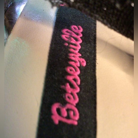 BETSYVILLE SHINE/BLACK WEDGES - Picture 6 of 6